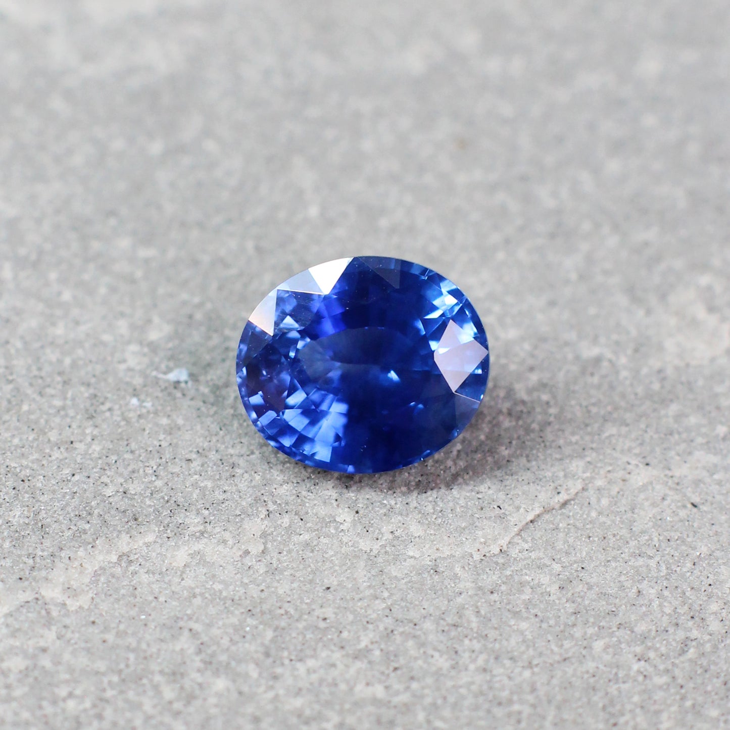 2.13ct Oval Sapphire, Heated, Sri Lanka - 8.16 x 6.97 x 4.41mm