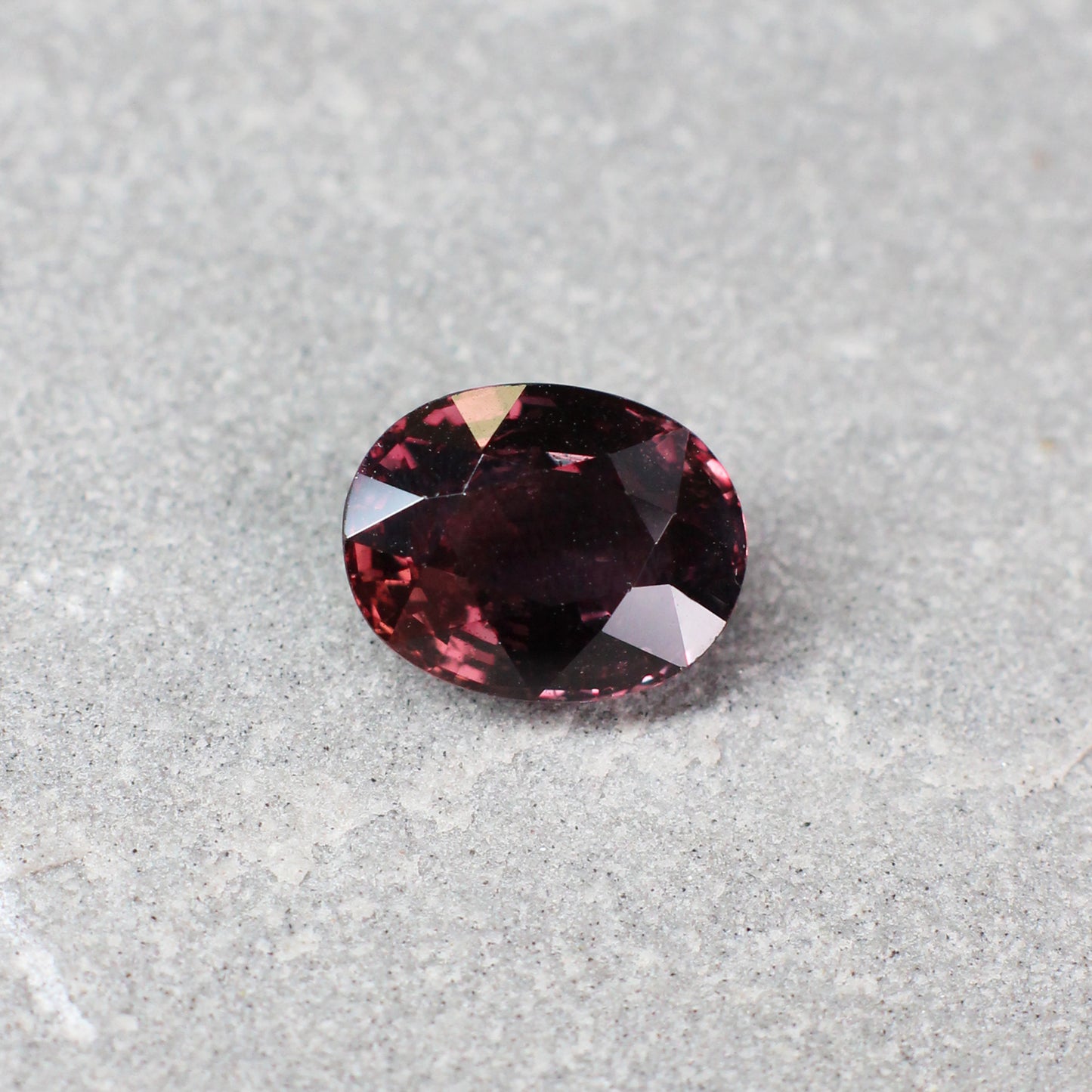 2.59ct Brownish Pink, Oval Sapphire, Heated, East Africa - 9.12 x 7.12 x 4.43mm