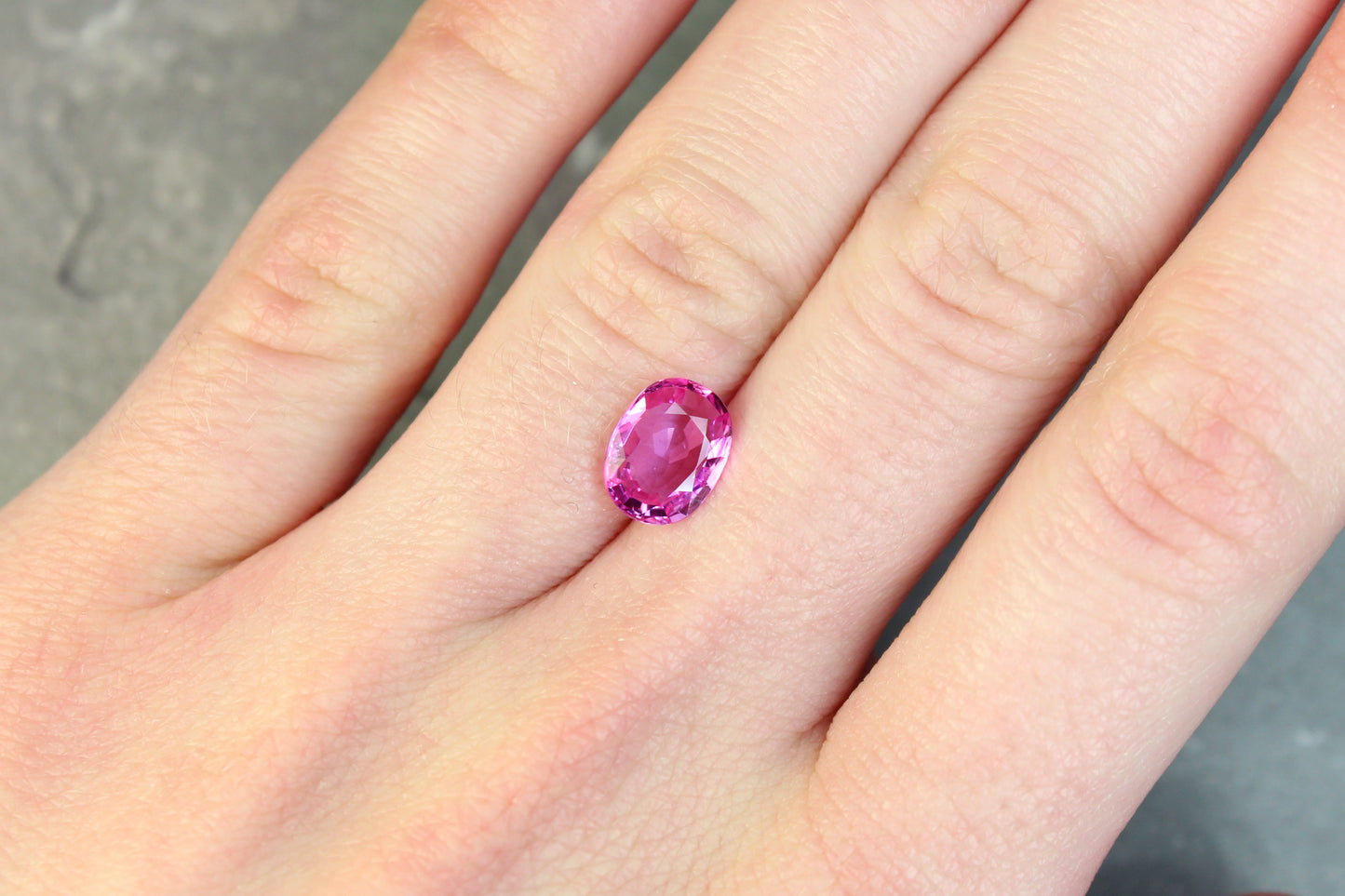 2.00ct Pink, Oval Sapphire, Heated, Madagascar - 9.17 x 6.94 x 3.03mm