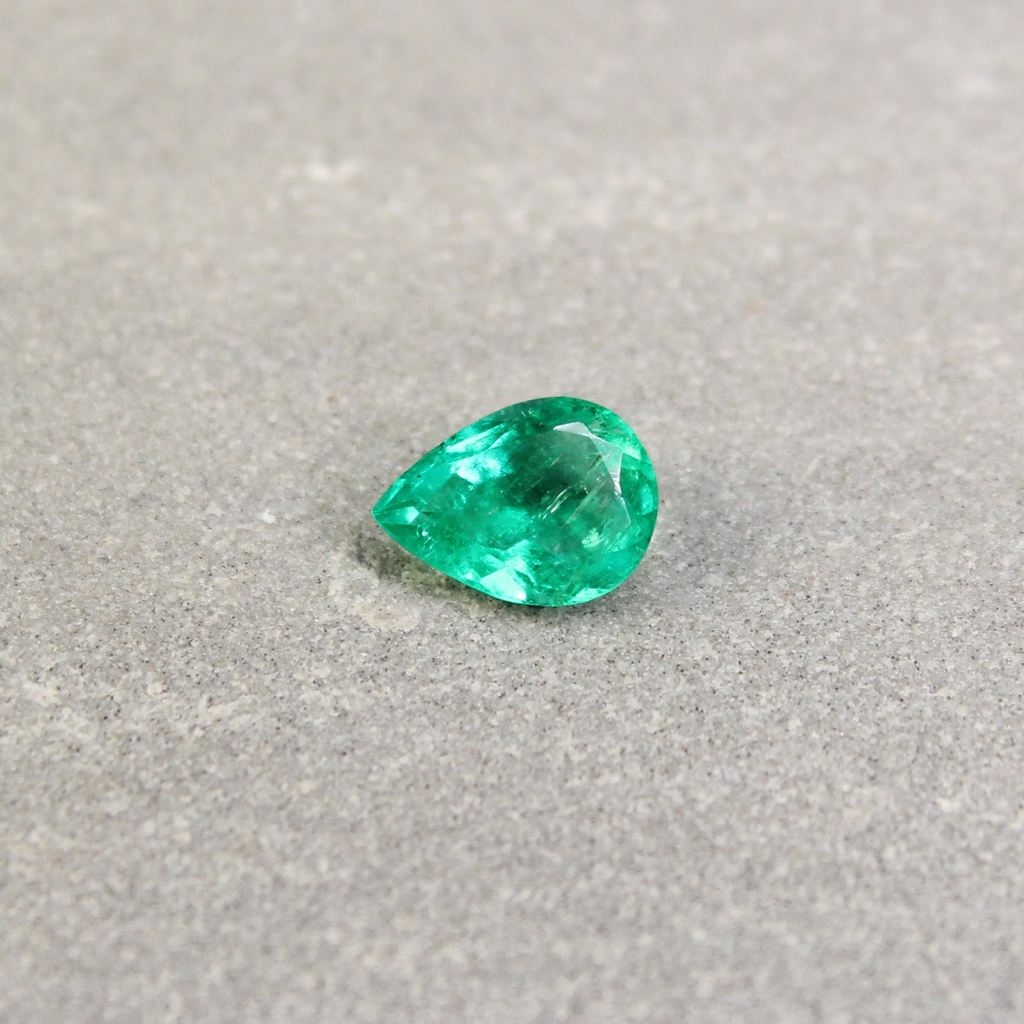 1.17ct Pear Shape Emerald, Moderate Oil, Colombia - 8.33 x 6.27 x 4.14mm