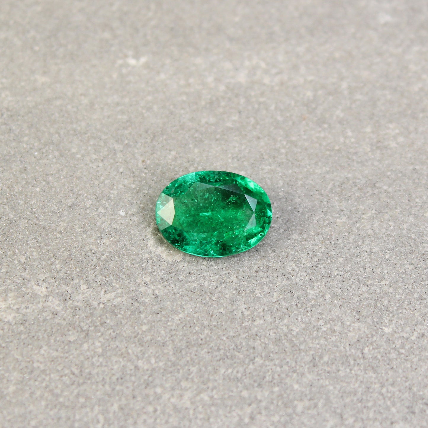 1.48ct Oval Emerald, Minor Oil, Russia - 9.42 x 7.00 x 3.40mm