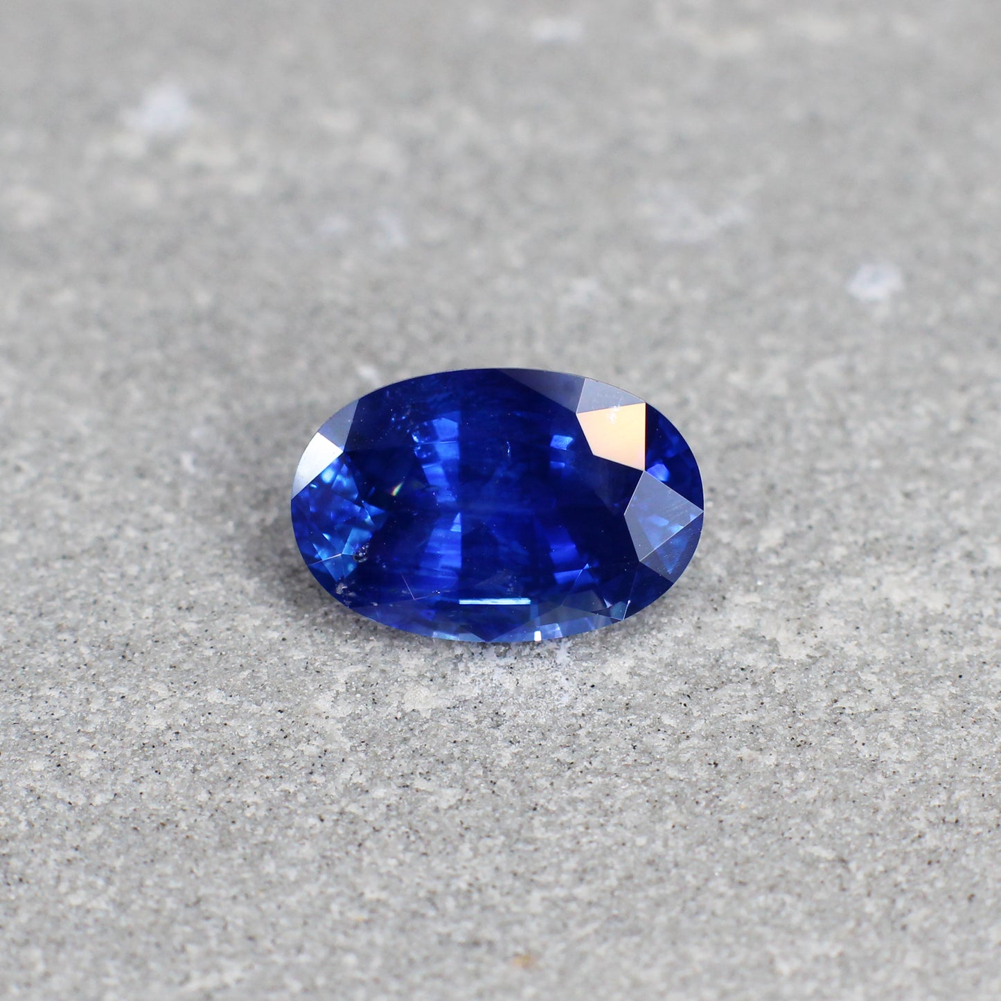 3.10ct Oval Sapphire, Heated, Thailand - 10.30 x 6.90 x 4.90mm