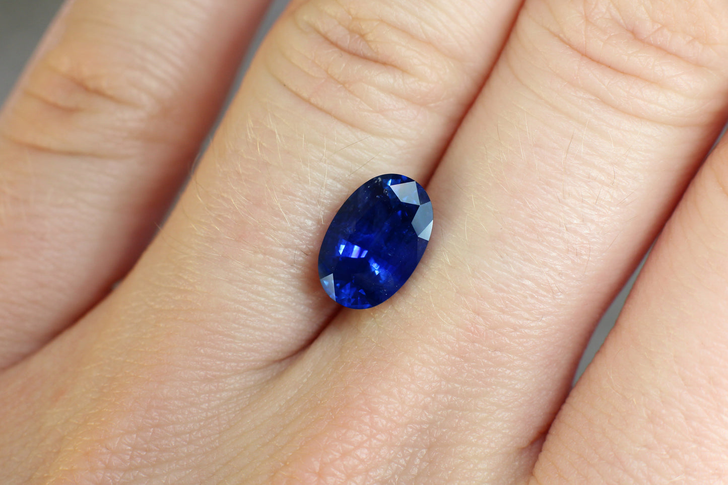 3.10ct Oval Sapphire, Heated, Thailand - 10.30 x 6.90 x 4.90mm