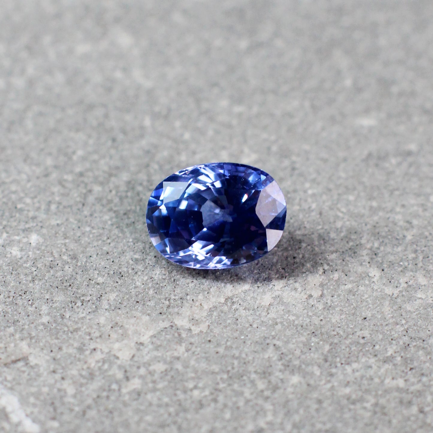 1.10ct Violetish Blue, Oval Sapphire, Heated, Sri Lanka - 6.78 x 5.09 x 3.86mm