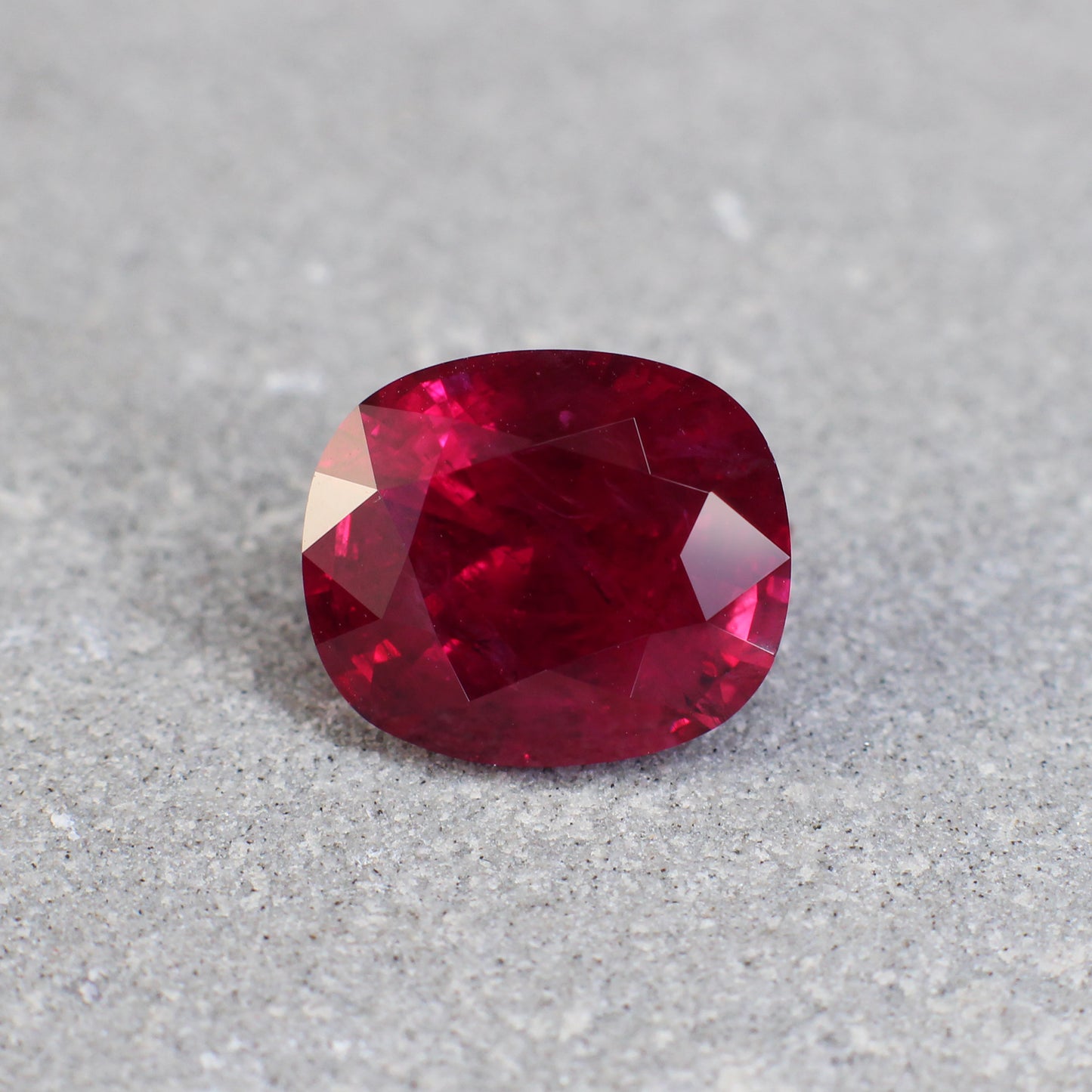 4.40ct Cushion Ruby, H(a), Thailand - 10.11 x 8.62 x 6.14mm