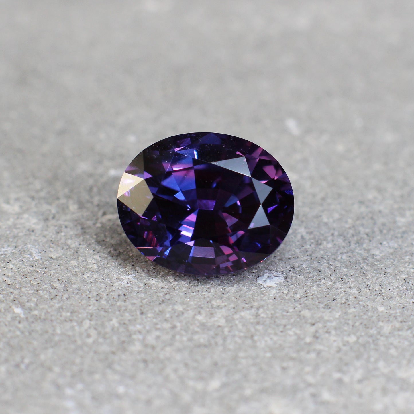 3.31ct Violetish Blue to Purple, Oval Colour Change Sapphire, Heated, Sri Lanka - 9.48 x 7.75 x 5.49mm