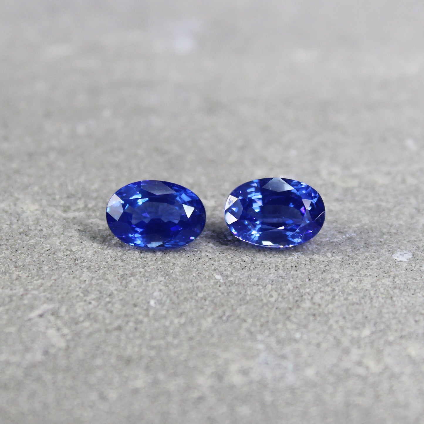 2.65ct Oval Sapphire Pair, Heated, Sri Lanka - 7.4 x 5.1mm