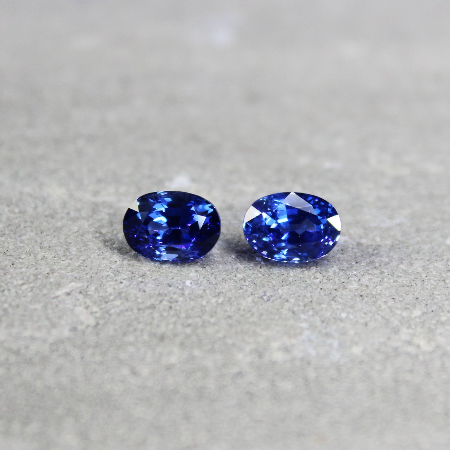 2.39ct Oval Sapphire Pair, Heated, Sri Lanka - 6.56 x 4.71mm