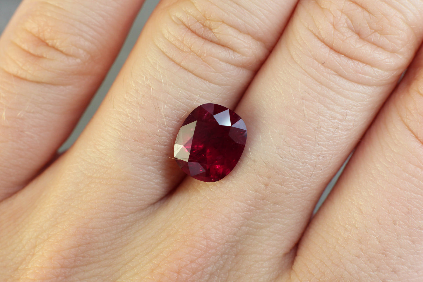 4.40ct Cushion Ruby, H(a), Thailand - 10.11 x 8.62 x 6.14mm