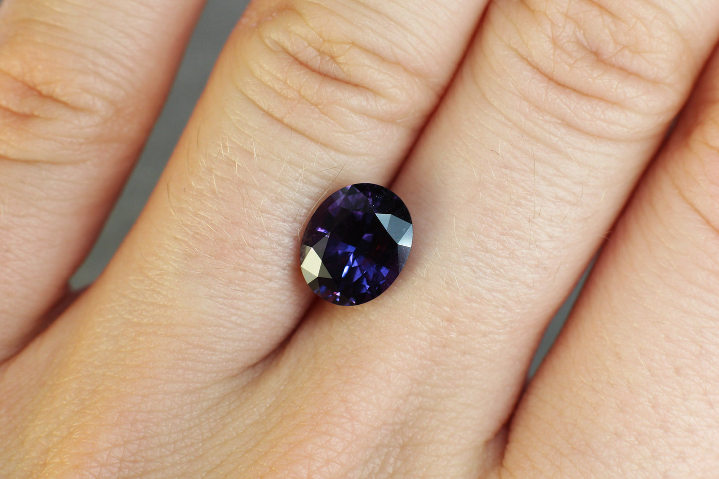 3.31ct Violetish Blue to Purple, Oval Colour Change Sapphire, Heated, Sri Lanka - 9.48 x 7.75 x 5.49mm