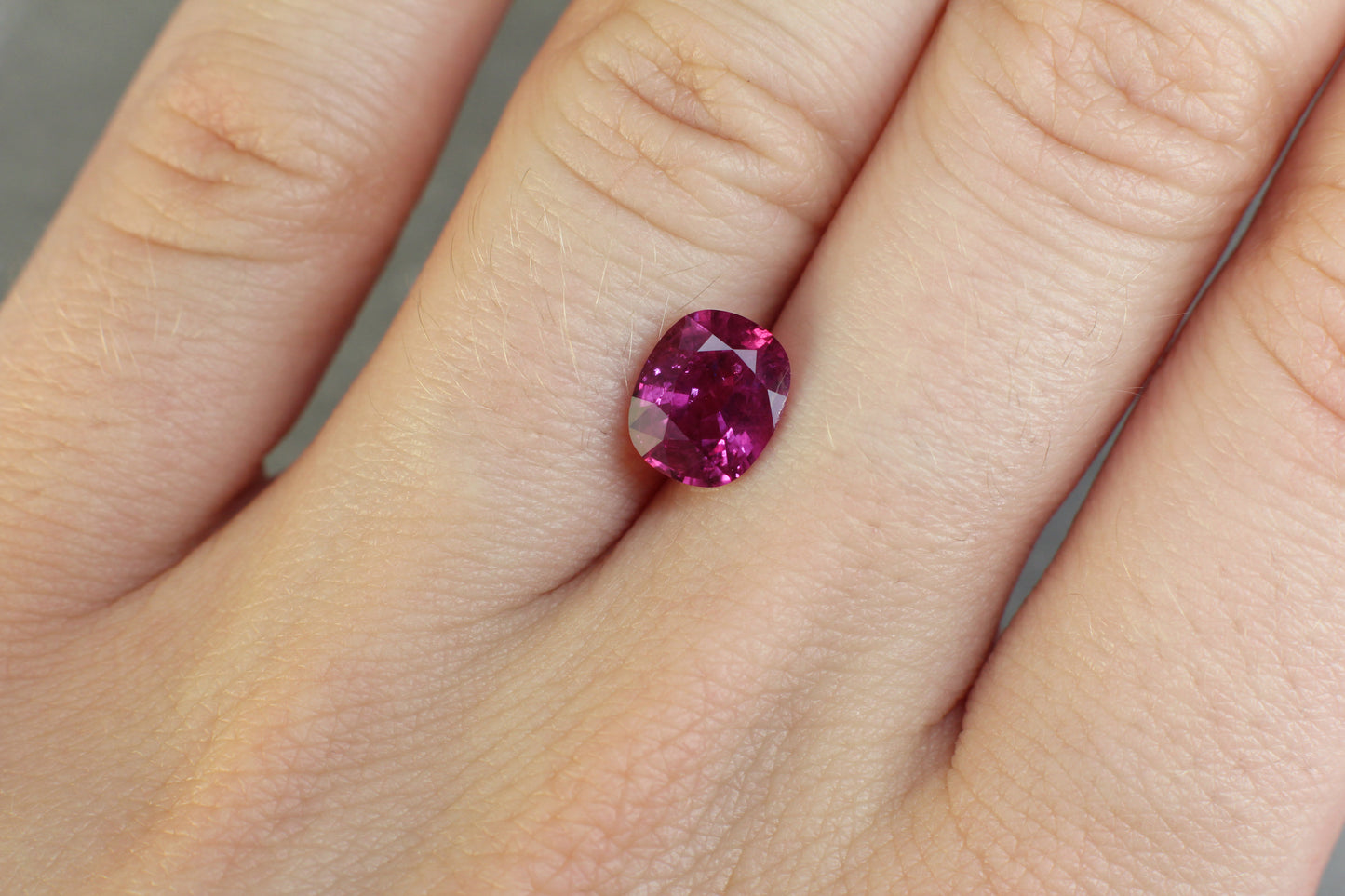 2.00ct Purplish Pink, Cushion Sapphire, H(b), Thailand - 8.11 x 6.70 x 4.13mm