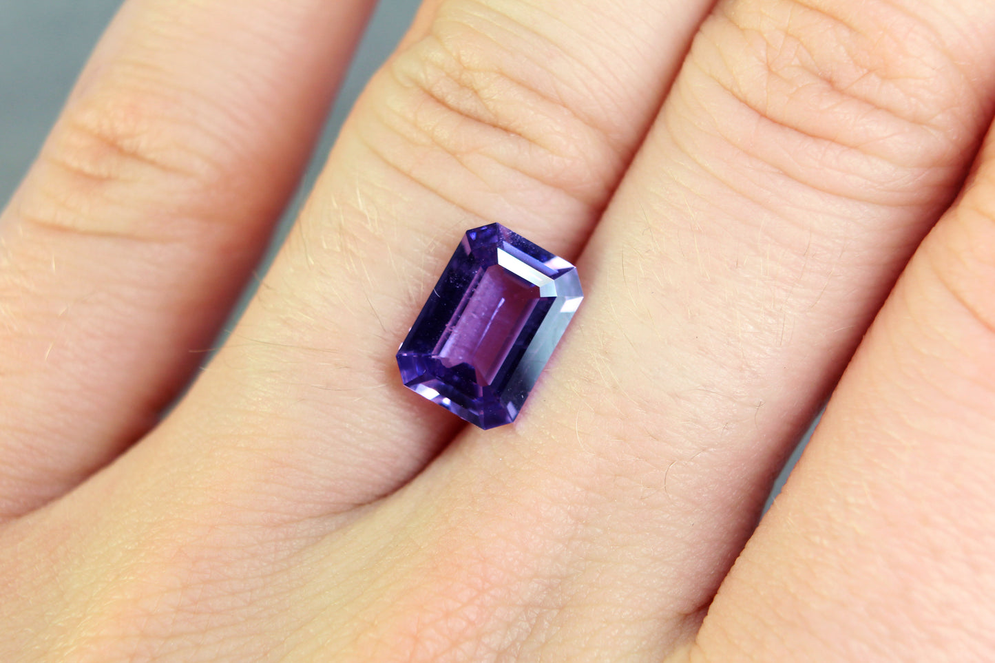 3.16ct Violetish Blue / Purple, Colour Change Octagon Sapphire, No Heat, Madagascar - 10.45 x 7.56 x 3.85